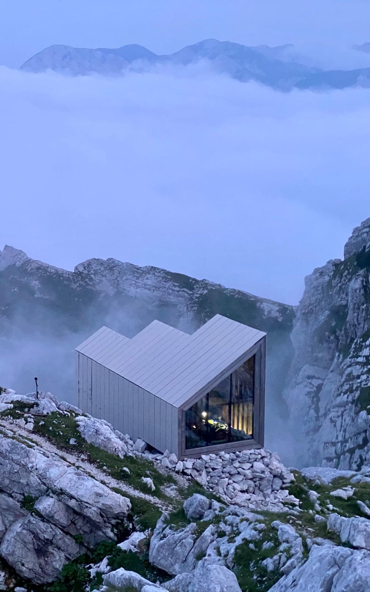 Bivak pod Skuto na Malih podih — Unguarded shelter